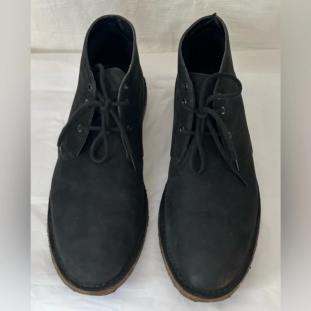 Men's Ugg Groveland‎ Black Leather Lace-Up Chukka Boots Neutral Preppy Classic